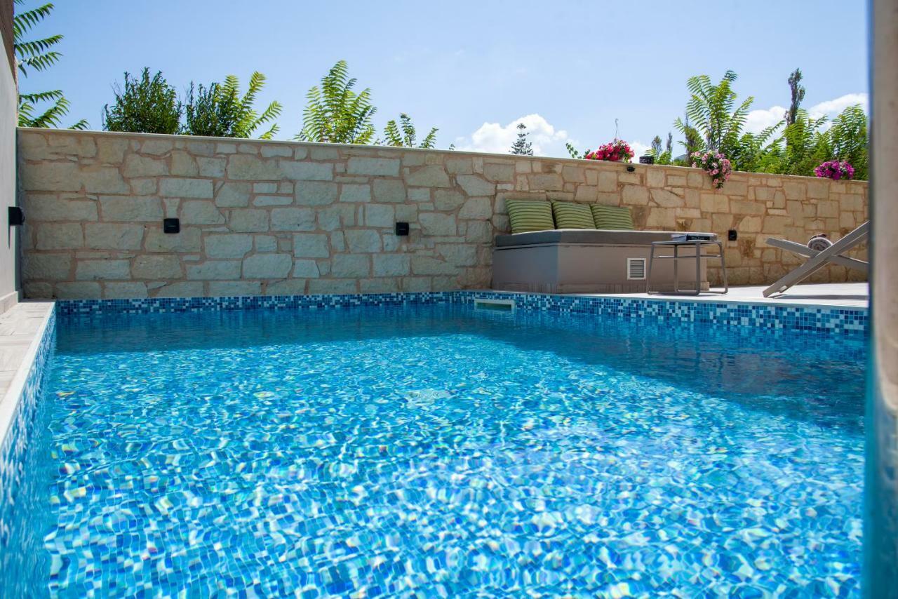 Villa Sirocos สตาโลส ภายนอก รูปภาพ